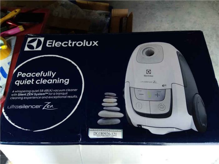 Electrolux ZUSG4061 1000W UltraSilencer Green Vacuum Cleaner on