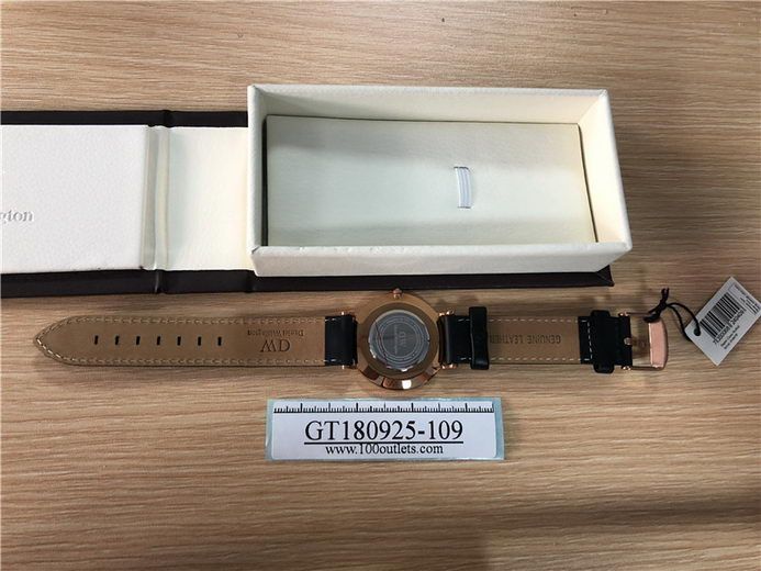Daniel Wellington Women s 0508DW Sheffield Analog Quartz Black