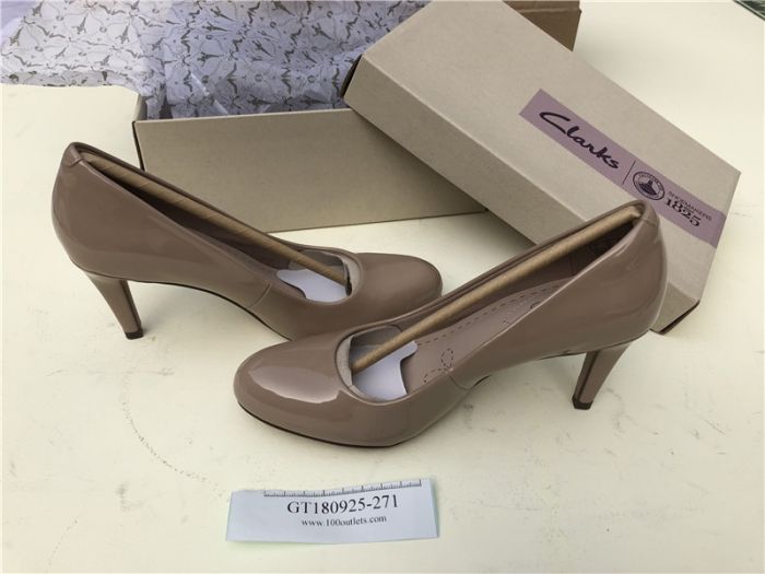 EU35.5 Clarks Carlita Cove Womens Pumps Beige 26117584 on 100outlets
