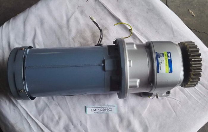 NISSEI GTR G3LS-22-15-040 Reducer & Yaskawa ECONOSTOP FELYQ-5 0.4KW motor  on 100outlets.com