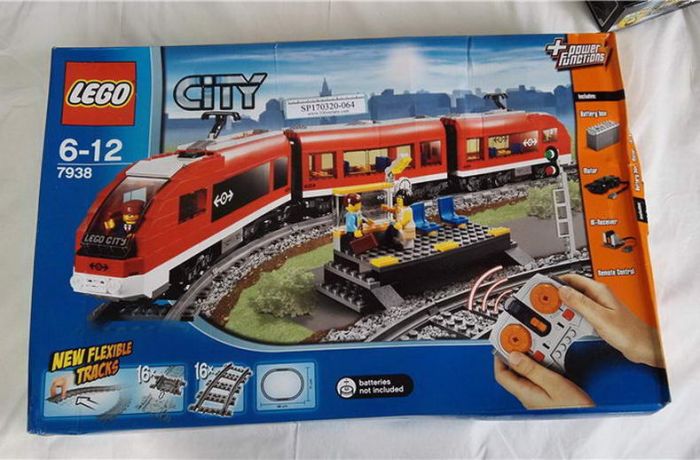 LEGO 7938 6-12 City Series Passenger Train on