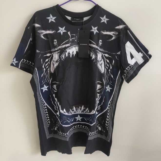 Givenchy shark print deals t shirt