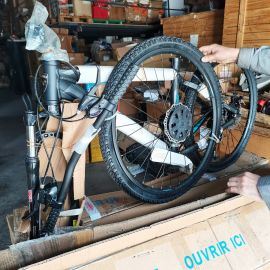 Northrock Moutain Bike SHIMANO ALTUS 21 speed/ tektro disc brakes/Velo saddle/KMC chain/SR SUNTOUR/ made by GIANT