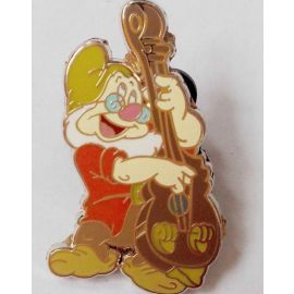 Disney Commemorative badges The dwarf Series of  Play The guitar