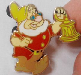 Disney Commemorative badges The dwarf Series of  lantern