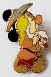 Disney Commemorative badges The dwarf Series of Carry a hoe 003