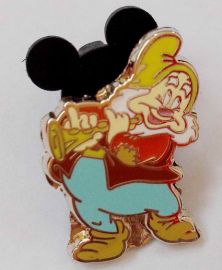 Disney Commemorative badges The dwarf Series of  trumpet