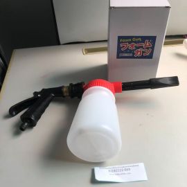 Low-pressure foam spray bottle