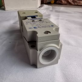 Telemecanique XS7C40PC449 Inductive Metal Proximity Switch 