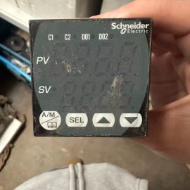 SCHNEIDER REG48PUN1RHU TEMP CTRL, 48X48, UNIV, 1 EMR, 2 ALRM, MODBUS