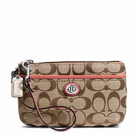 PARK SIGNATURE MEDIUM WRISTLET (COACH F49175)