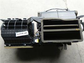 Vehicle mounted air conditioning（a bit of fissure）