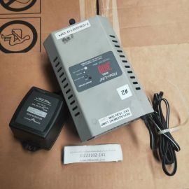 Dolan-Jenner Fiber-Lite 3100 30 Watt Fiber Optic Illuminator power and light source used 100-120VAC