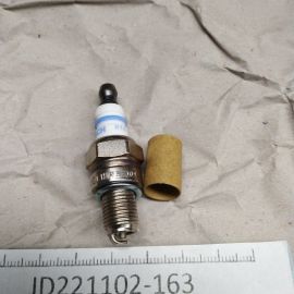 BOSCH USR4AC Zündkerze NEU OVP spark plug 0242050510 passend f. Stihl Kettensäge