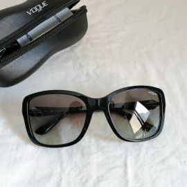 VOGUE VO2832-S-B W44/11 Sunglasses with zip case Eyeglasses eyewear New