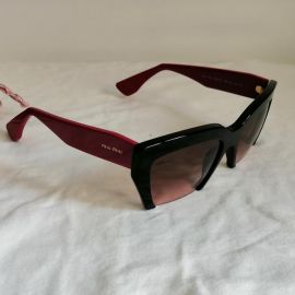 MIUMIU SMU110S 1AB1E2 sunglasses new in box