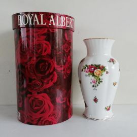 Royal Albert Royal Doulton old contry roses Montrose Vase Bone China OCRGWS middle size 23cm